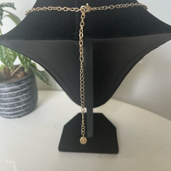 Flower necklace - Picture 2 of 3